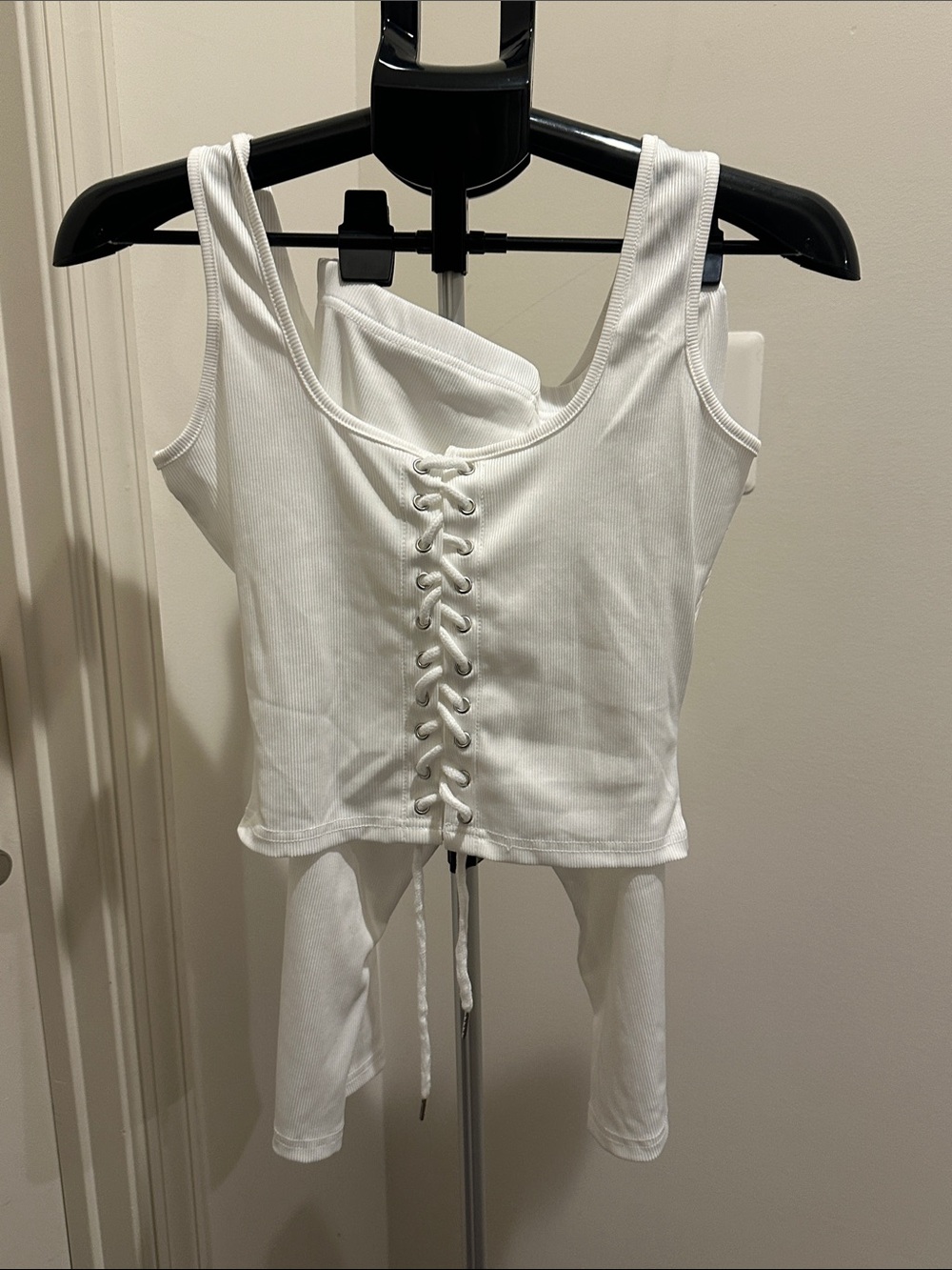 Source Unknown White Ribbed Lace-Up Tank Top and matching capri pants
